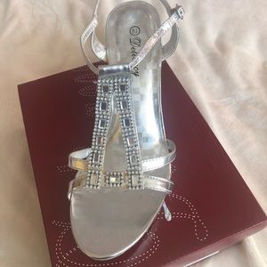 Delicacy silver heels